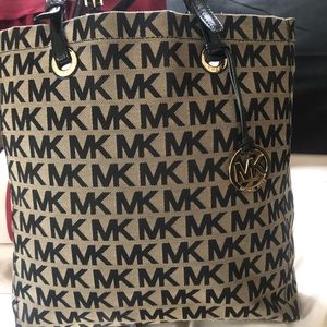*REDUCED* LIKE NEW MK large tote bag with dust bag